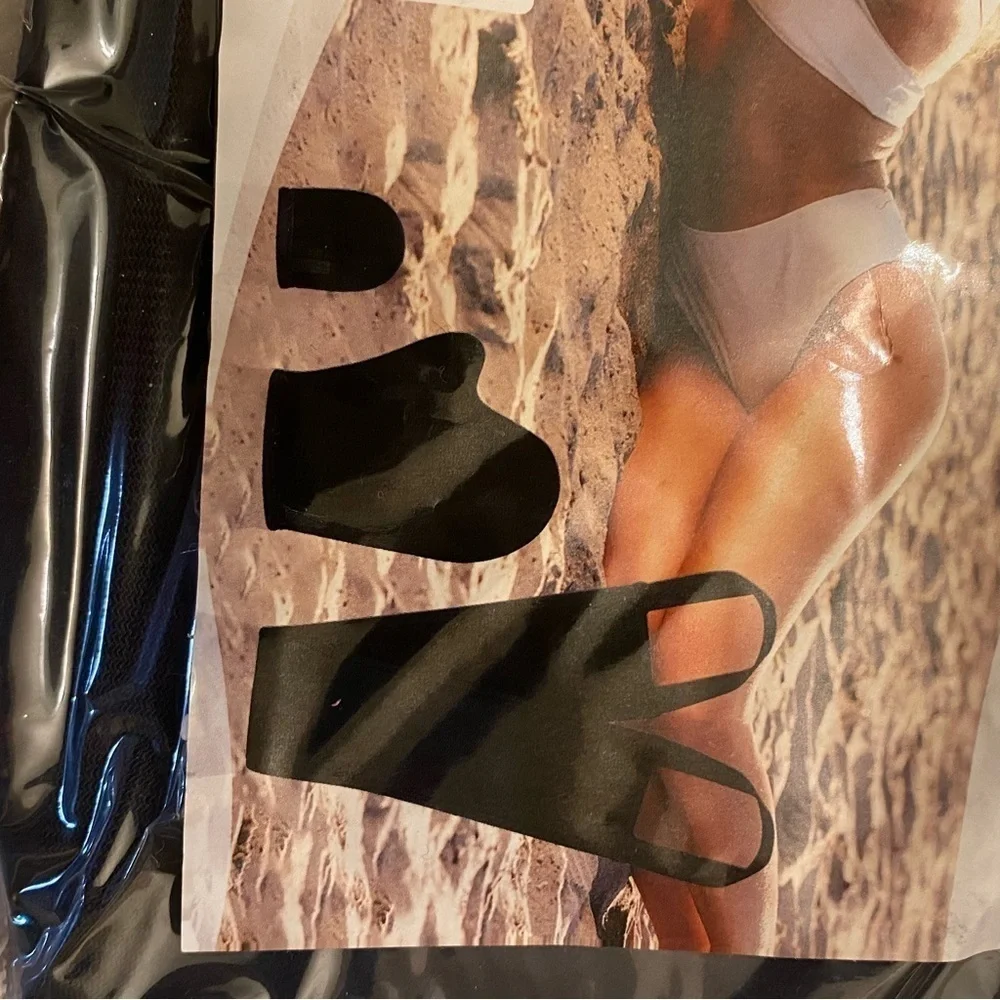 🆓 With $15 Purchase: NWT Two Packs of Tanning Gloves 3 Pieces in Each